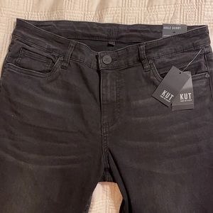 NWT Kut from the Kloth skinny ankle mid rise 9” black jean. Size 10.